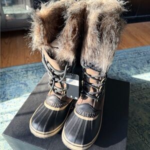 Sorel Joan of Arctic WP Major (greenish brown shade) and Black Boots